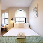 Spacious Studio Prudential Area