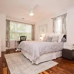 Stylish 2Br W Full Kitchen, Laundry & Cen Air