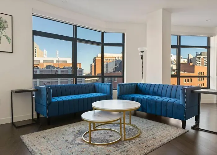 Spacious 2Bed 2Bath, King Bed, Steps Fenway Park