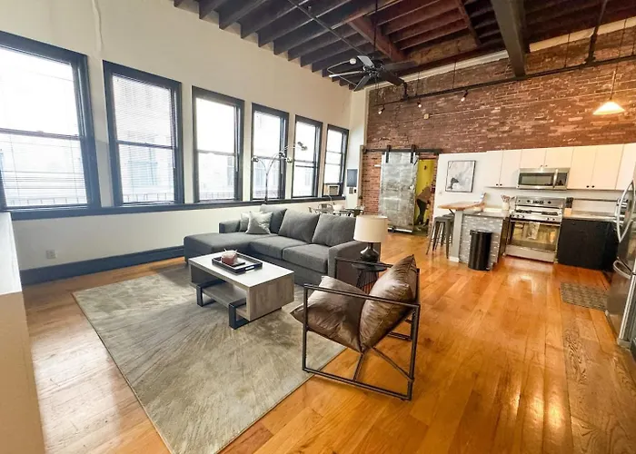 Pet-Friendly Loft In Back Bay Sleeps 4