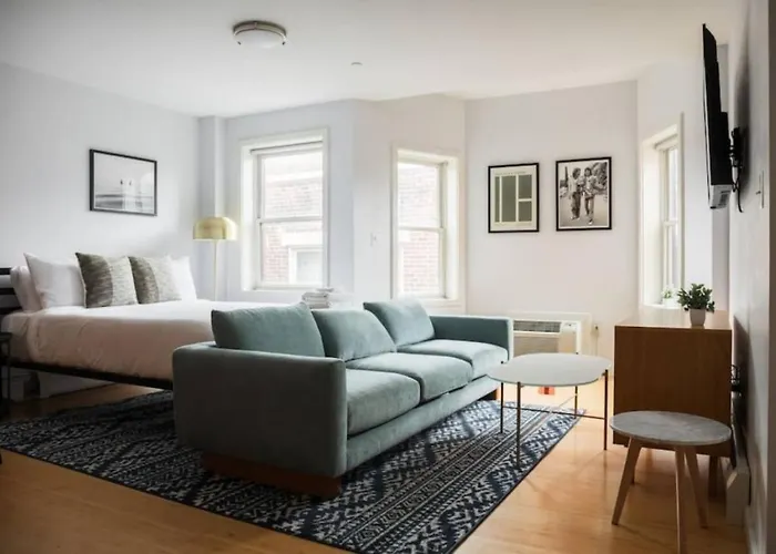 Chic Studio Ideal For Nurses