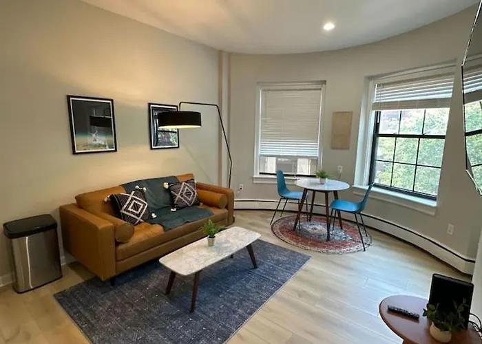 Spacious Studio Back Bay