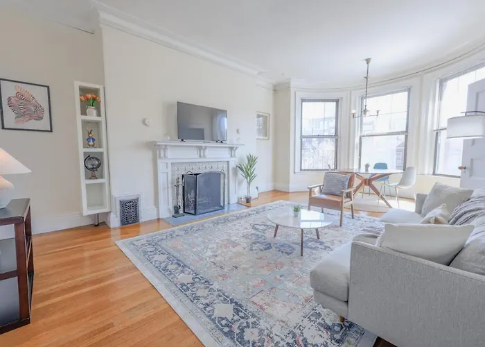 Large Victorian Back Bay 1Br