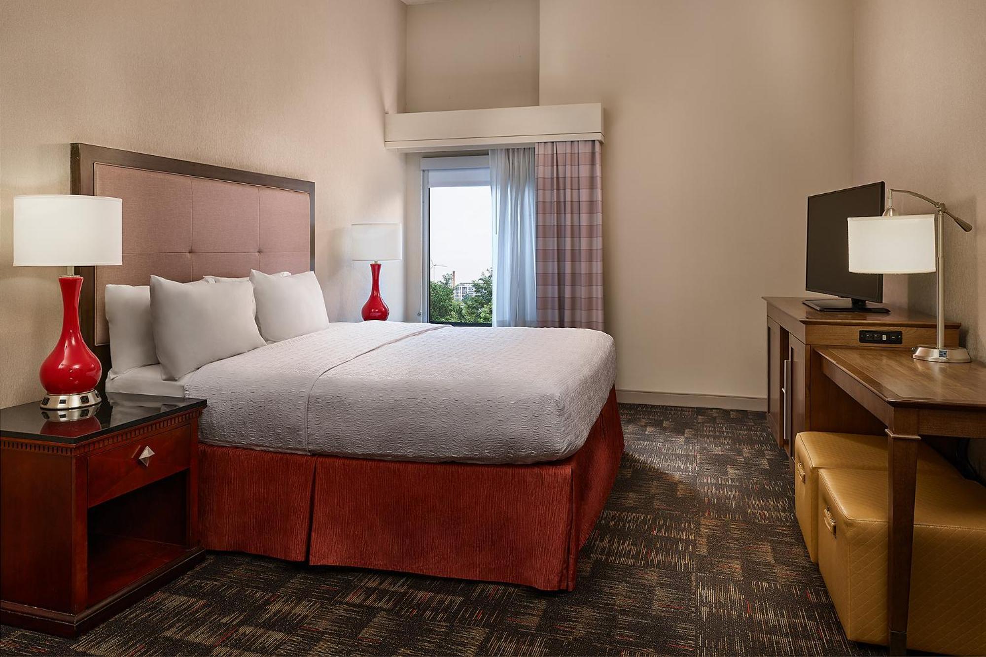 Hotel Hampton Boston Logan Airport 3*