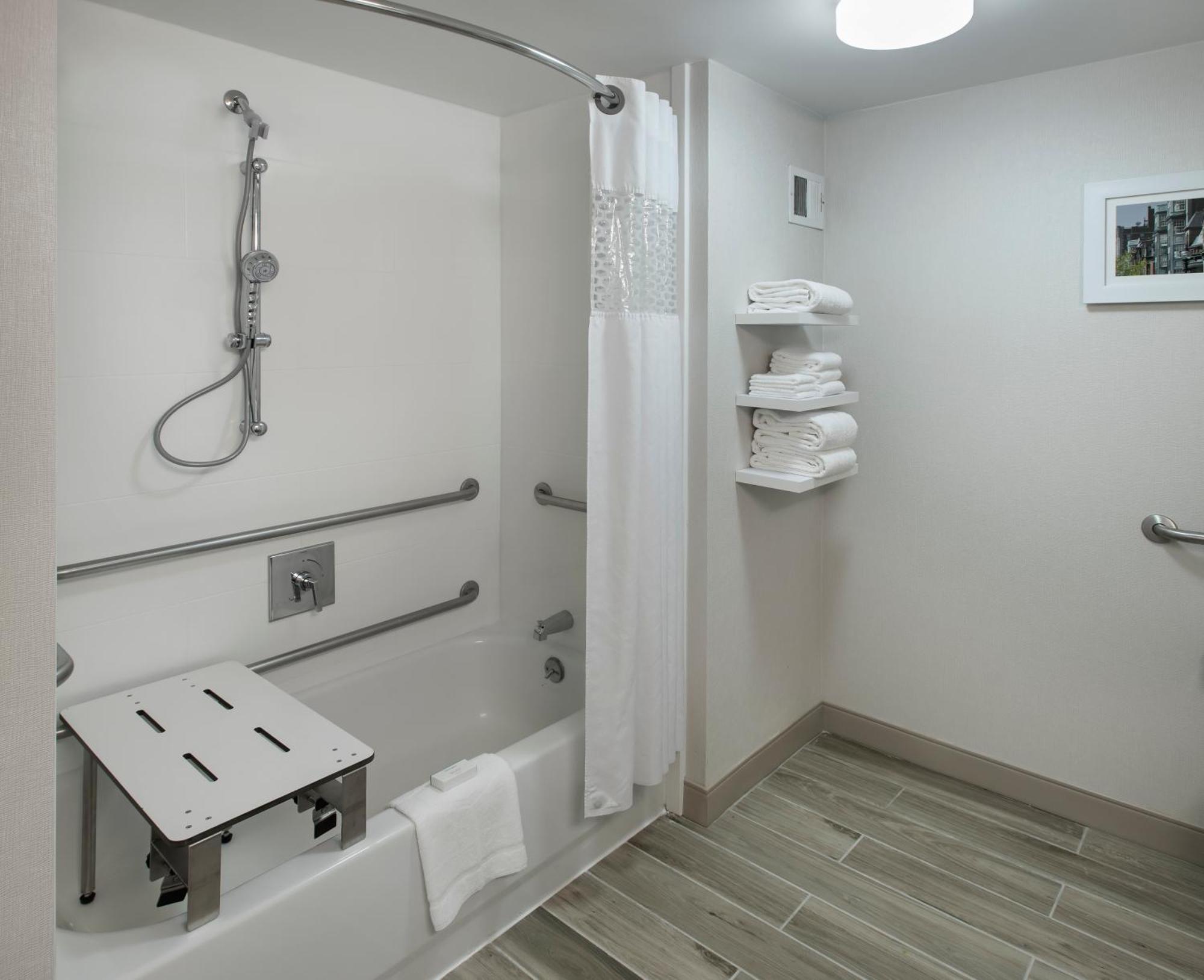 Hampton Boston Logan Airport 3*