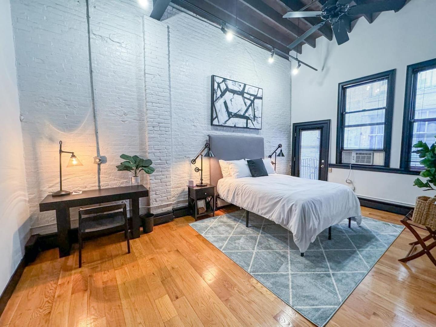 Pet-friendly Loft In Back Bay Sleeps 4 Apartment