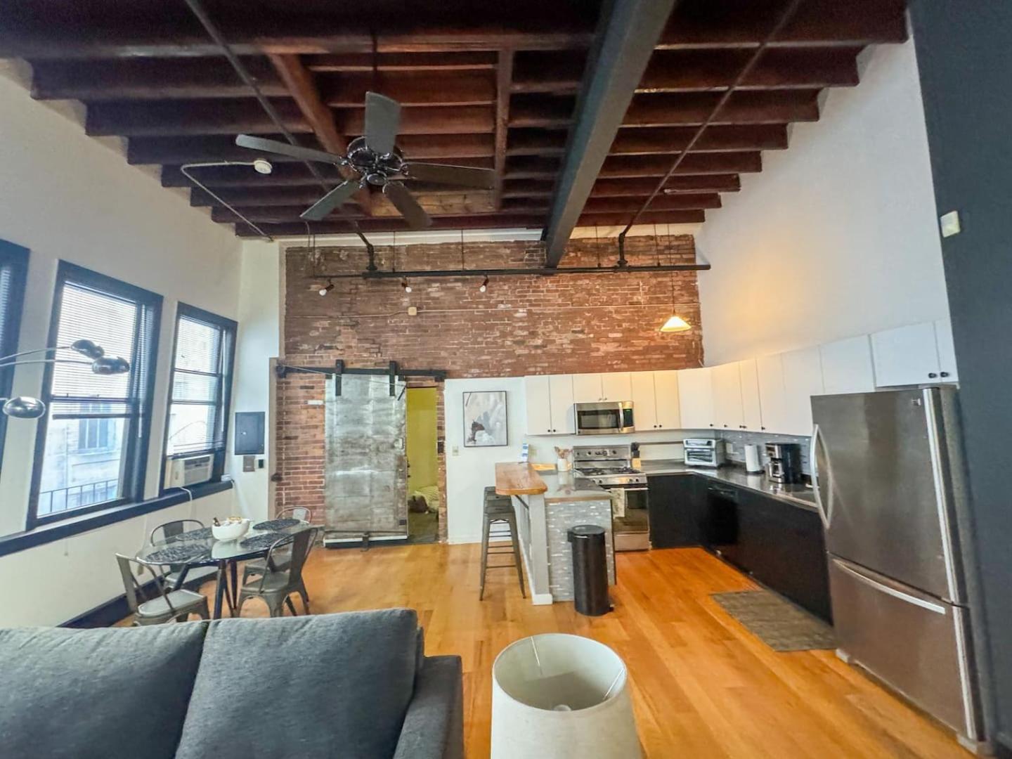 Apartment Pet-friendly Loft In Back Bay Sleeps 4 *