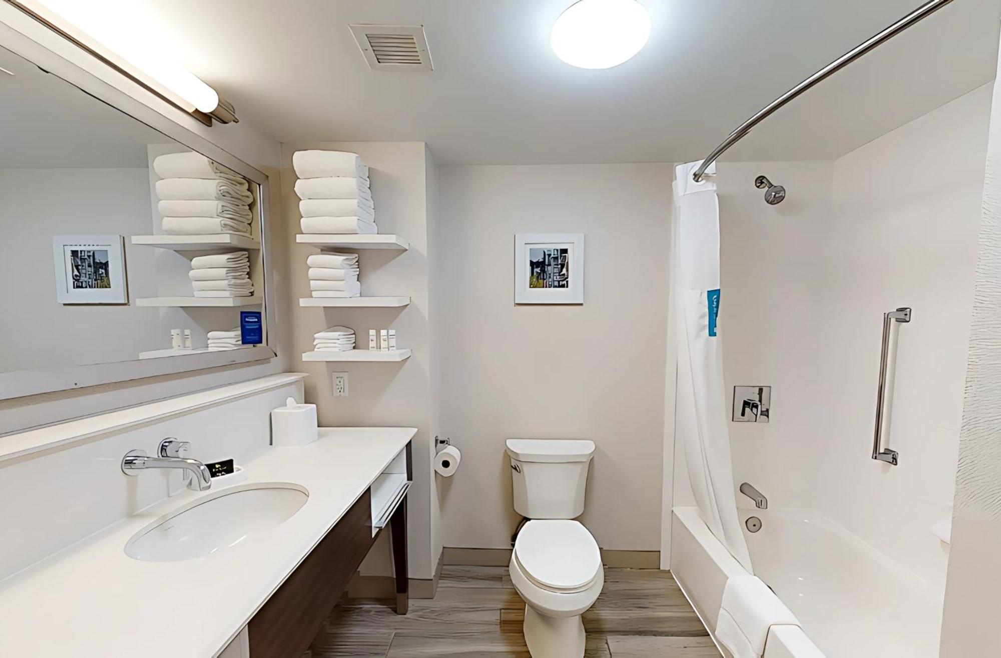 Hampton Boston Logan Airport Hotel 3*