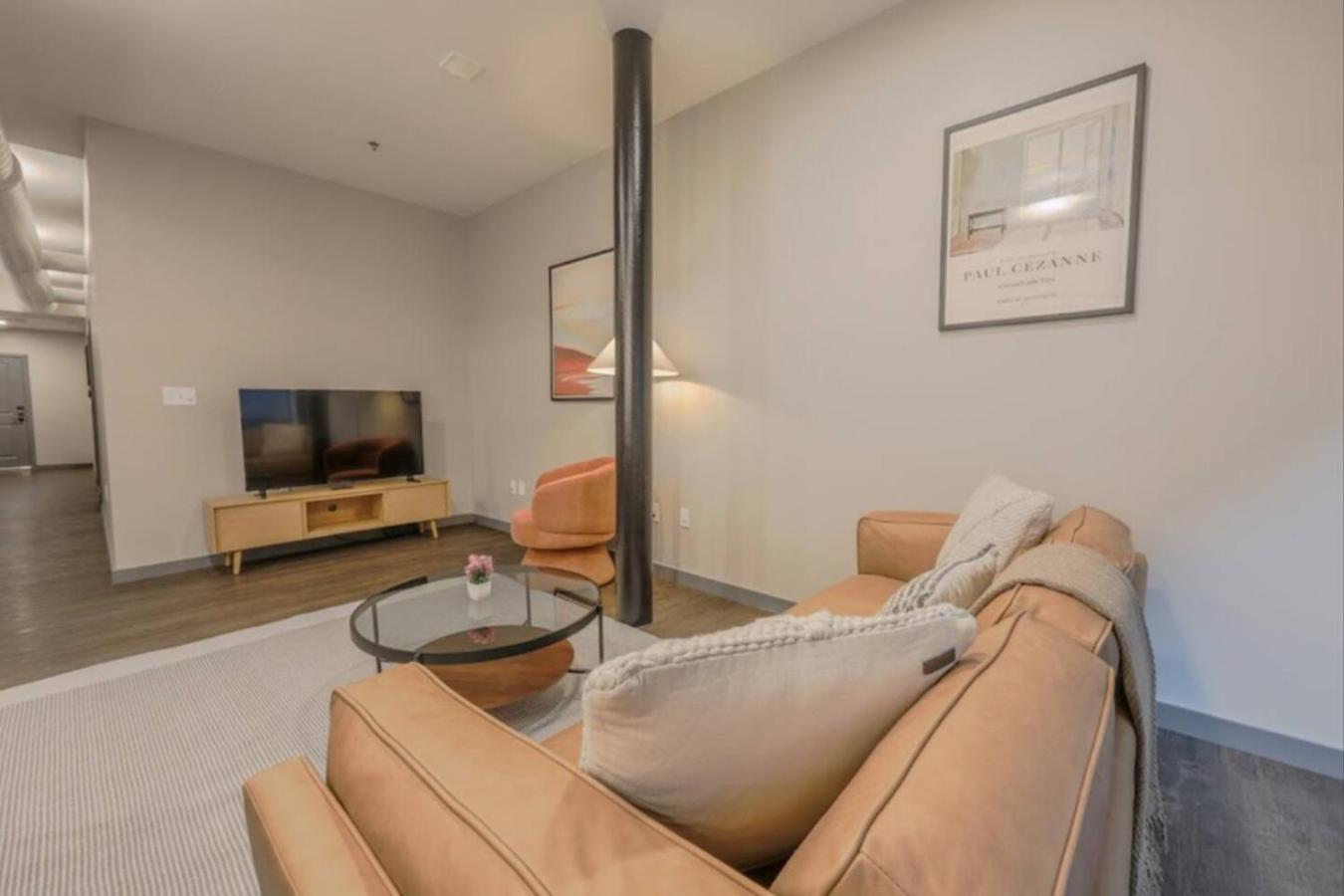 Chic Modern 2 Bed With Exposed Brick Apartment