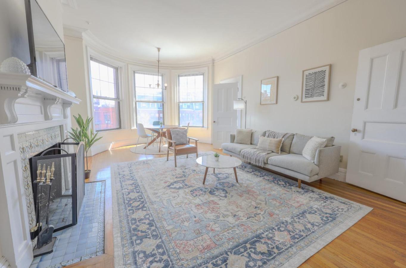 Apartment Large Victorian Back Bay 1br *