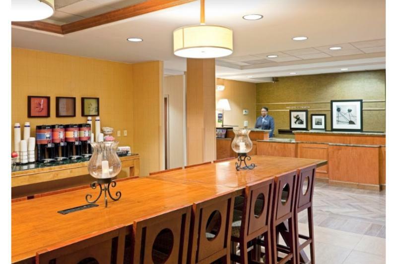 Hotel Hampton Boston Logan Airport 3*