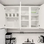 Symphony 1Br Next Door To Laundromat Bos-670