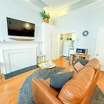 Brownstone Oversized Furnished Studio In Back Bay