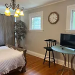 Cozy 1-Bed Private Room Downtown Dorchester, Ma!
