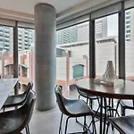 Spacious Apt In Back Bay - 30-302