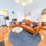 Brownstone Oversized Furnished Studio In Back Bay