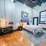 Urban Chic Retreat In Back Bay