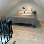 Stylish Boston 2Nd Floor Unit, You Are Going To Love It!