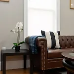 558-1 3Br Boston - Renovated Nest Near Aquarium