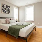 558-1 3Br Boston - Renovated Nest Near Aquarium