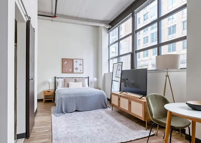 E Cambridge Studio W Wd Gym Steps From Train Bos-522