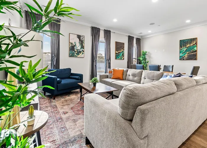Spacious Fully Furnished Apartment By Logan Airport