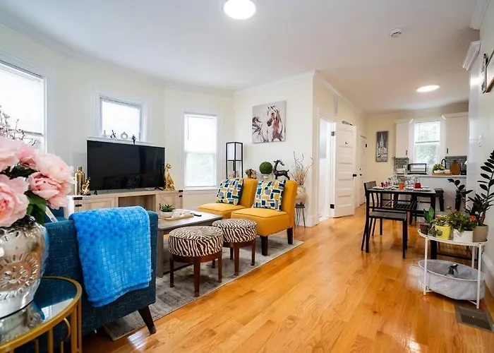 14B-Newly Renovated, Uniquely Decorated Apartment