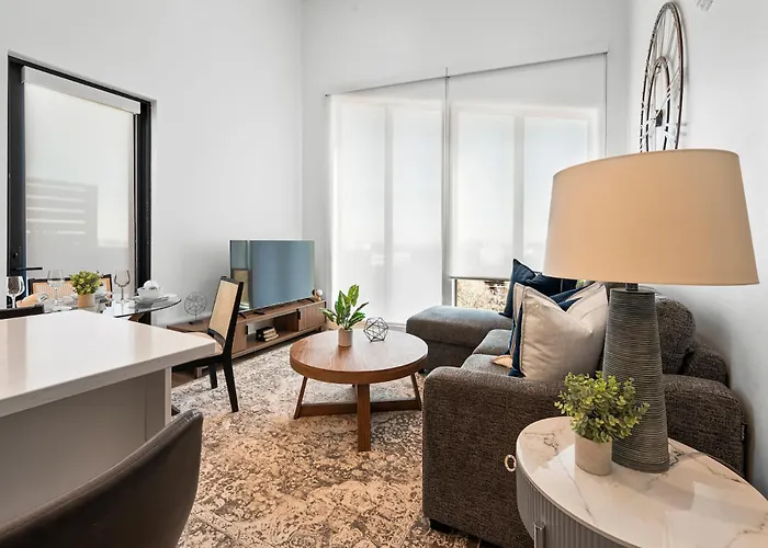 Luxury Furnished Apartment Near Logan Airport