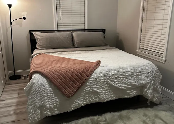 Stylish Boston 2Nd Floor Unit, You Are Going To Love It!