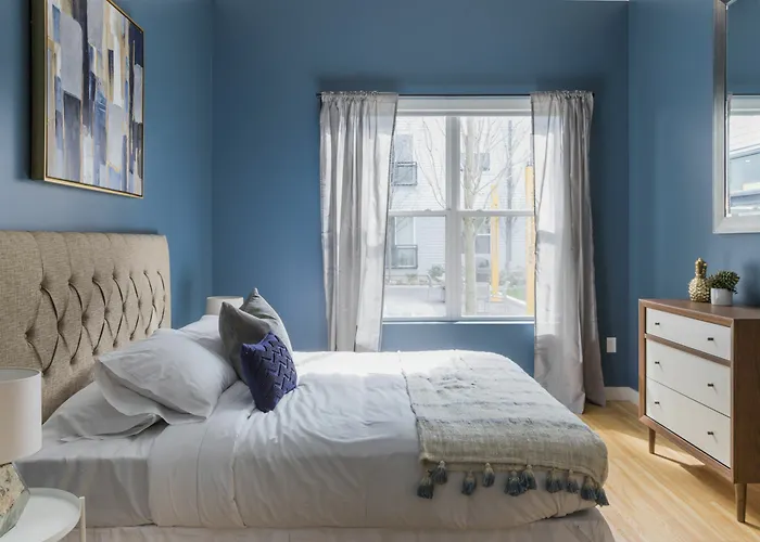 Chic 2Br In Seaport By Sonder