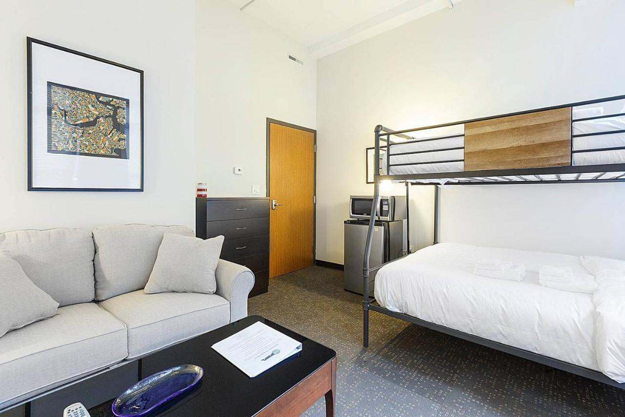 Studio Ready 4 Students & Traveling Professionals! 310 Apartment