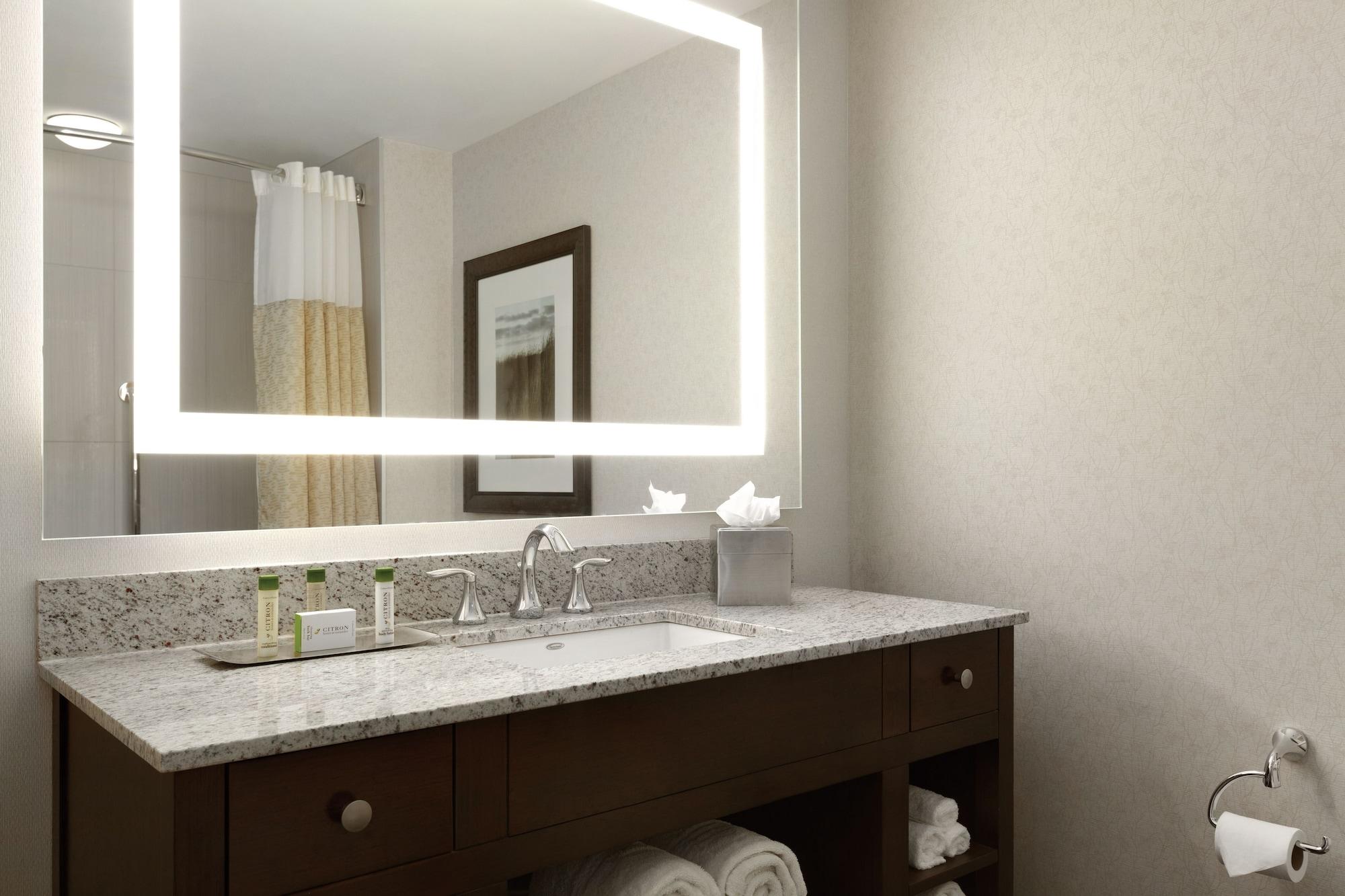 Doubletree By Hilton Bayside