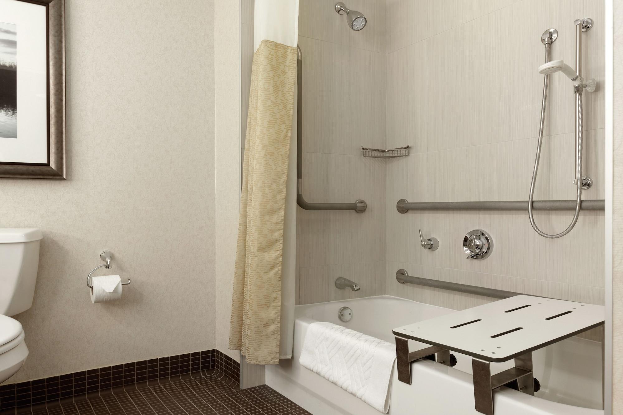 Hotel Doubletree By Hilton Bayside Boston