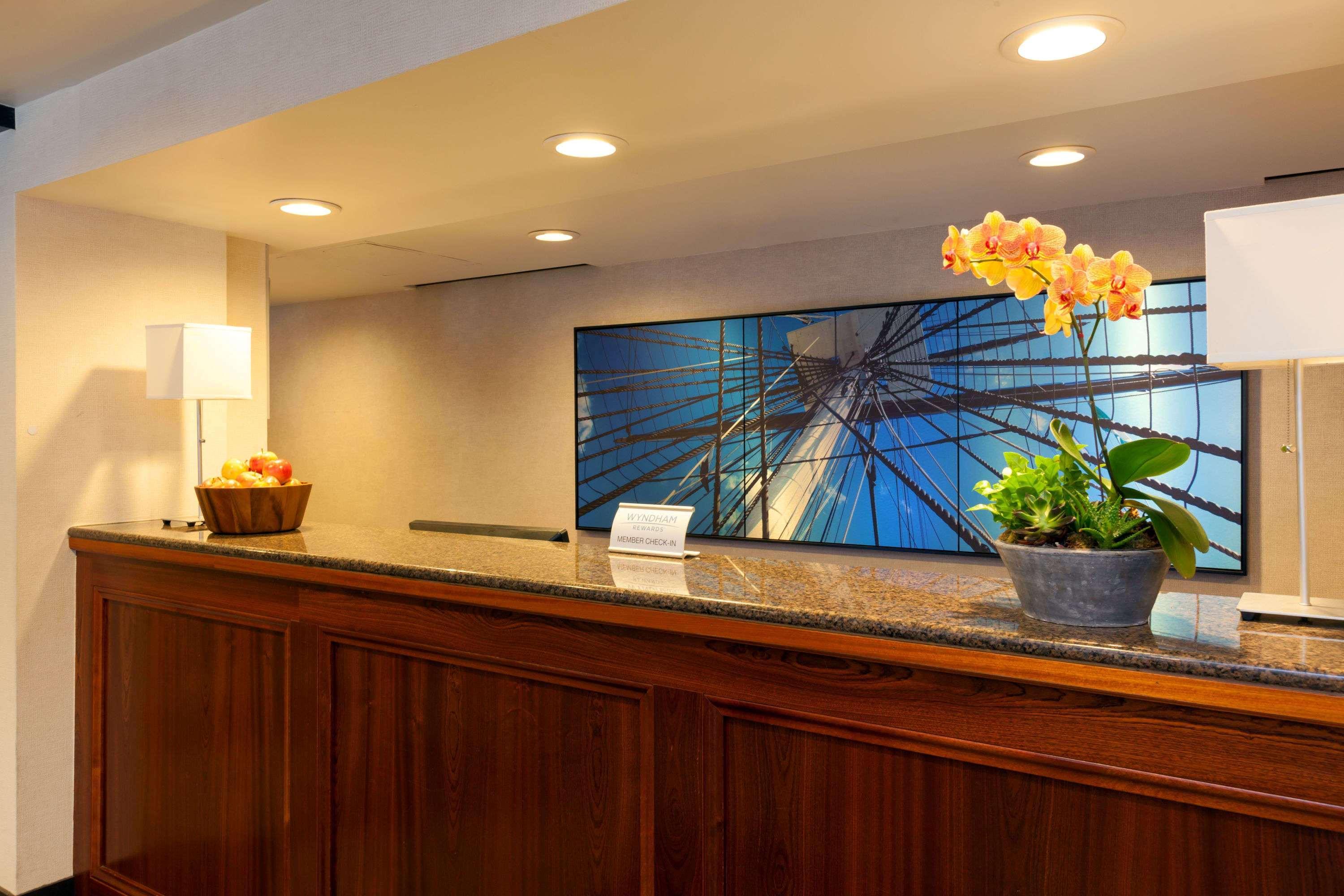 Wyndham Beacon Hill Hotel 4*