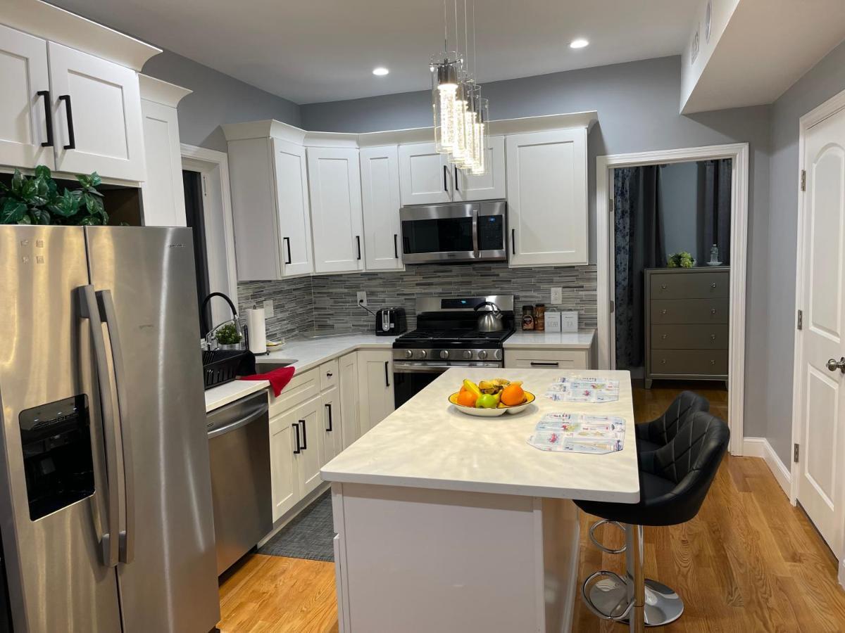 Brand New Luxury Near Downtown Guest house