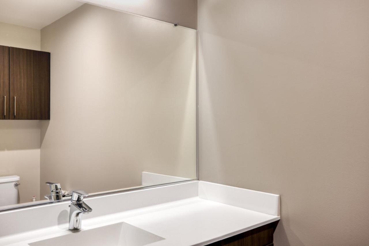 N Station 1br W Gym Wd Nr Td Garden Bos-640 Boston