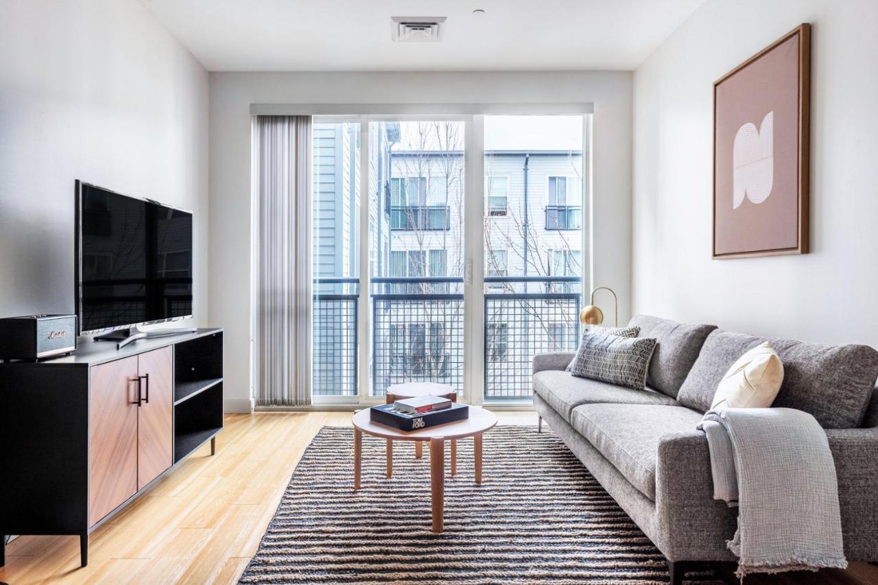 S W Gym Wd By Seaport On D Bos-351 Apartment