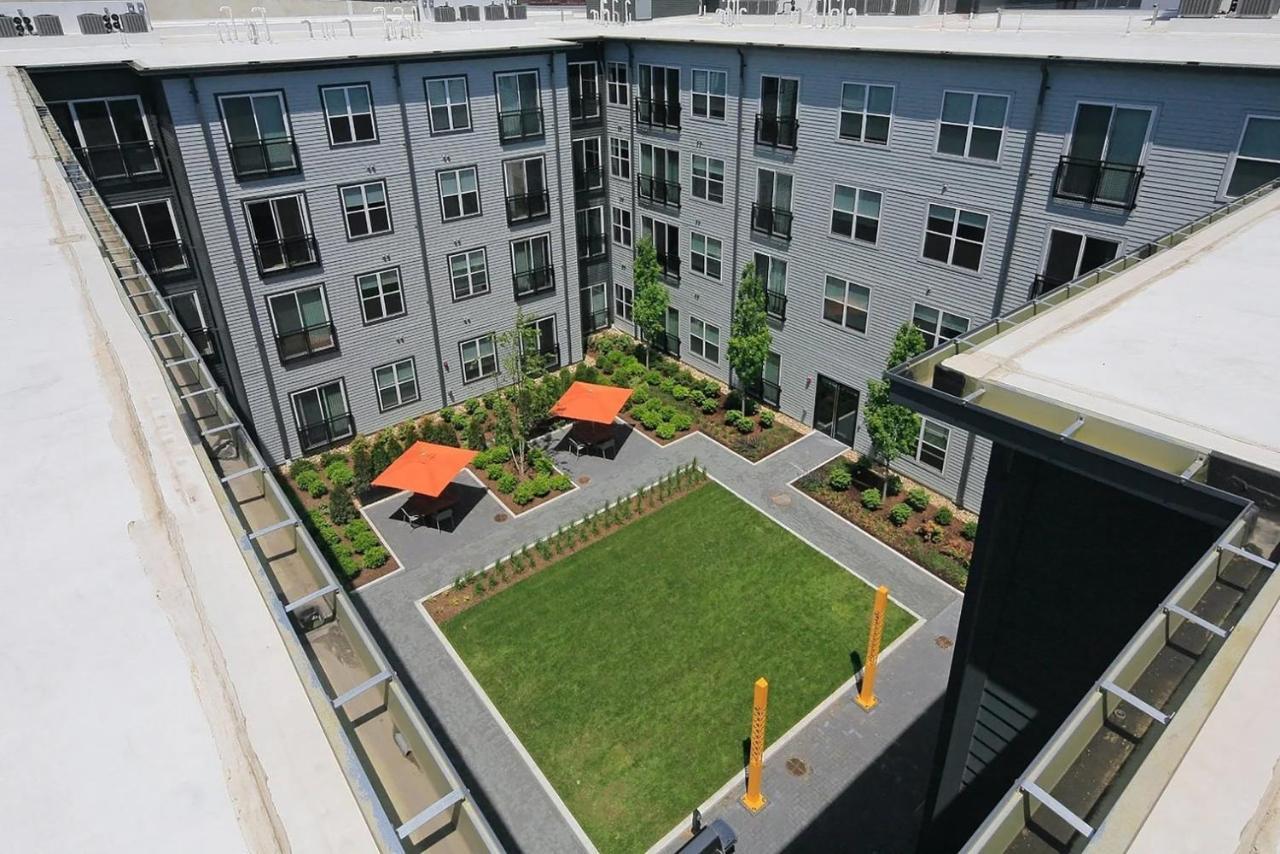 S W Gym Wd By Seaport On D Bos-351 Apartment