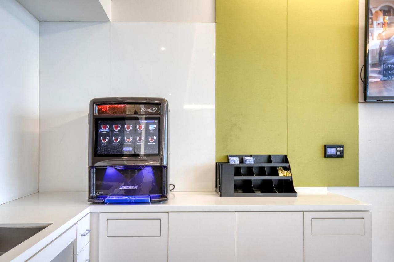 S W Gym Wd By Seaport On D Bos-351 Apartment