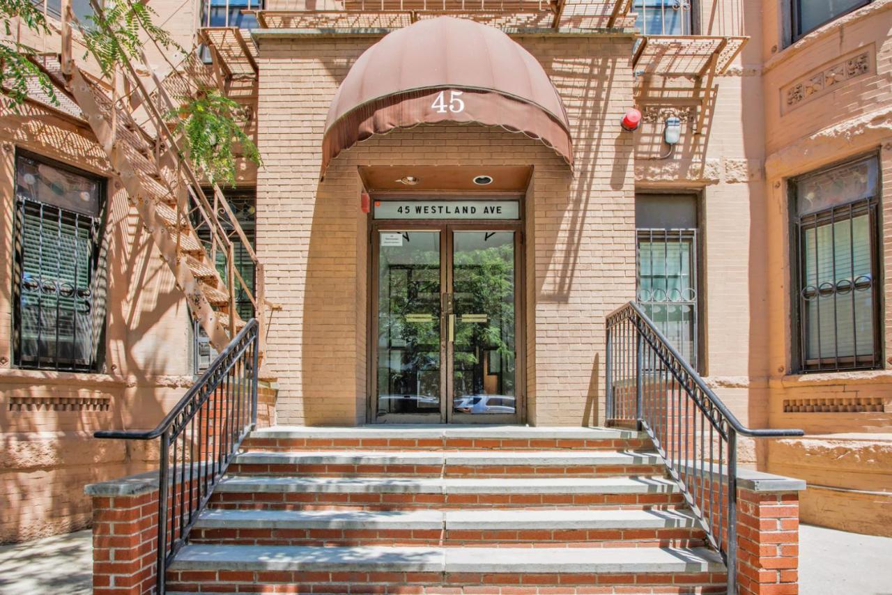 Symphony 1br Next Door To Laundromat Bos-670 Boston