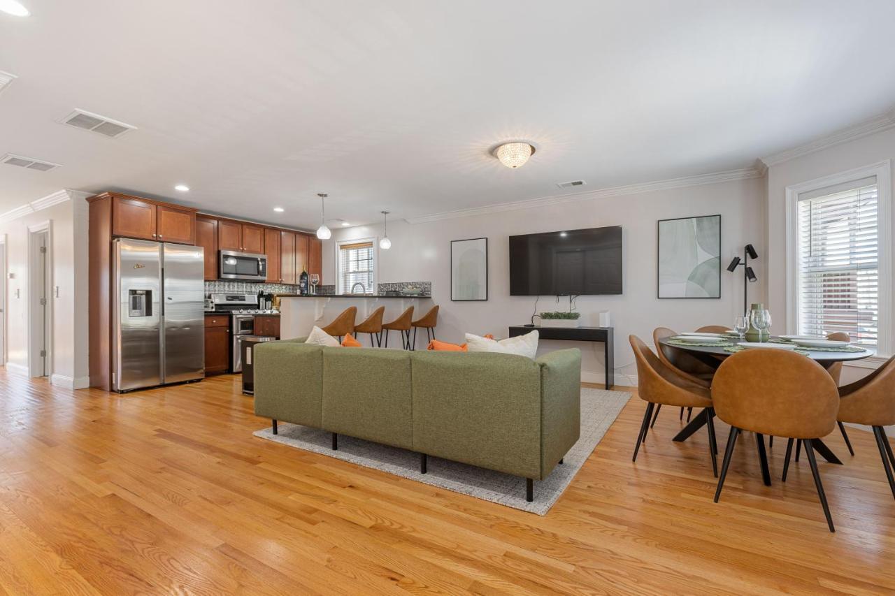 Amazing Family-friendly And Group-friendly #thebackdorch * Boston