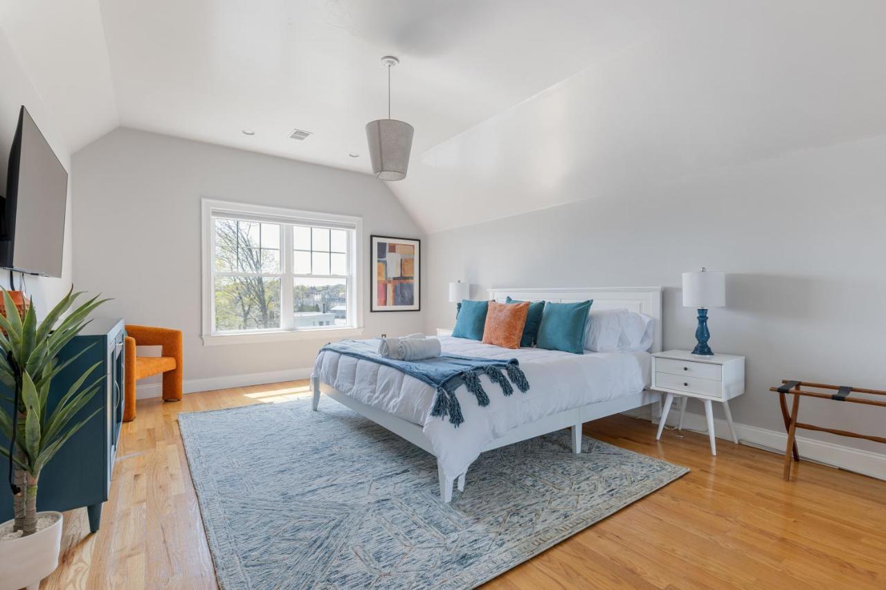 Amazing Family-friendly And Group-friendly #thebackdorch * Boston