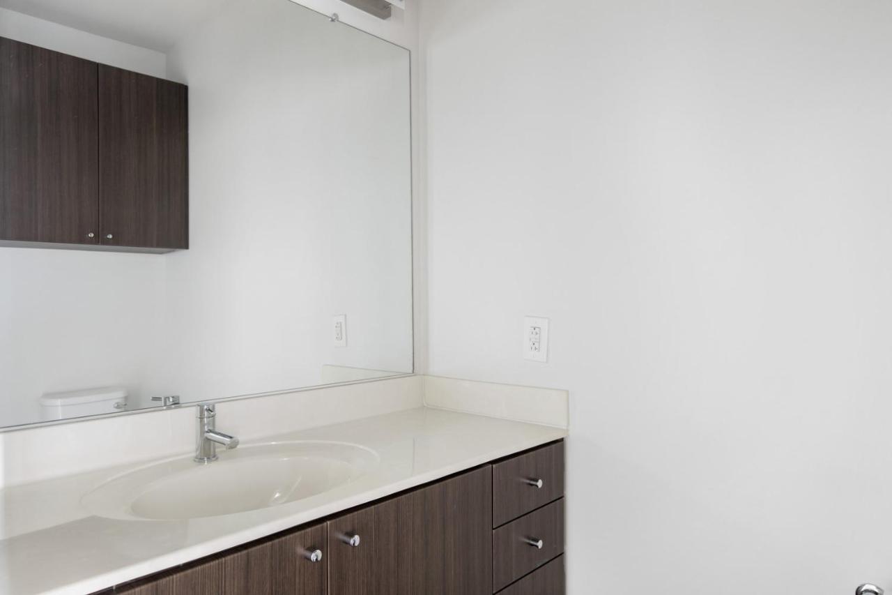 East Cambridge 2br W Gym Wd Nr Line Bos-876 Apartment