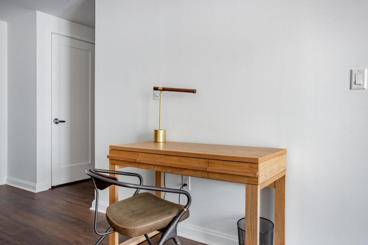 Well-located Kendall Sq 1br W Balcony Bos-389