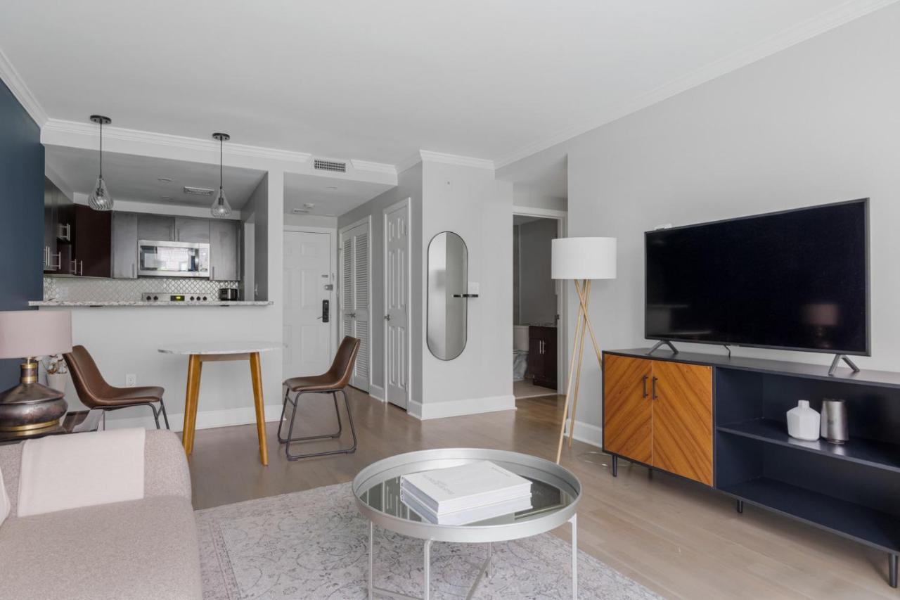 Back Bay 1br W Rooftop Gym Nr Shops Dining Bos-896