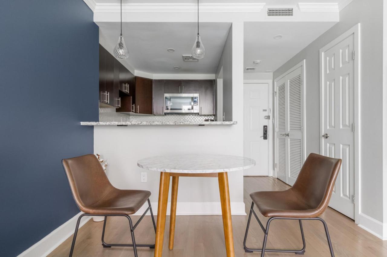 Back Bay 1br W Rooftop Gym Nr Shops Dining Bos-896