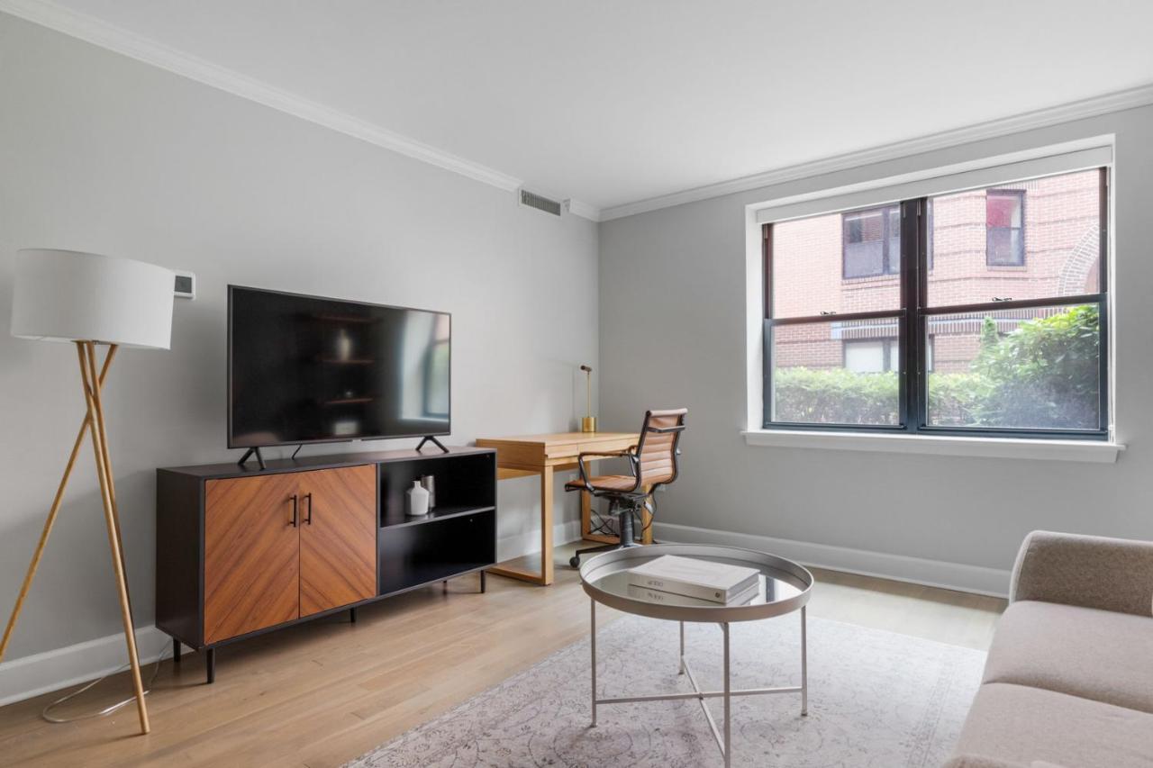 Back Bay 1br W Rooftop Gym Nr Shops Dining Bos-896