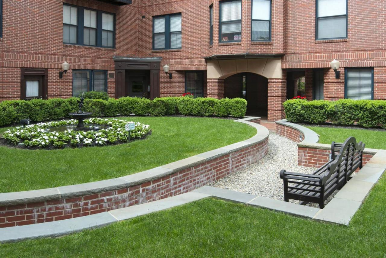 Back Bay 1br W Rooftop Gym Nr Shops Dining Bos-896 Apartment Boston