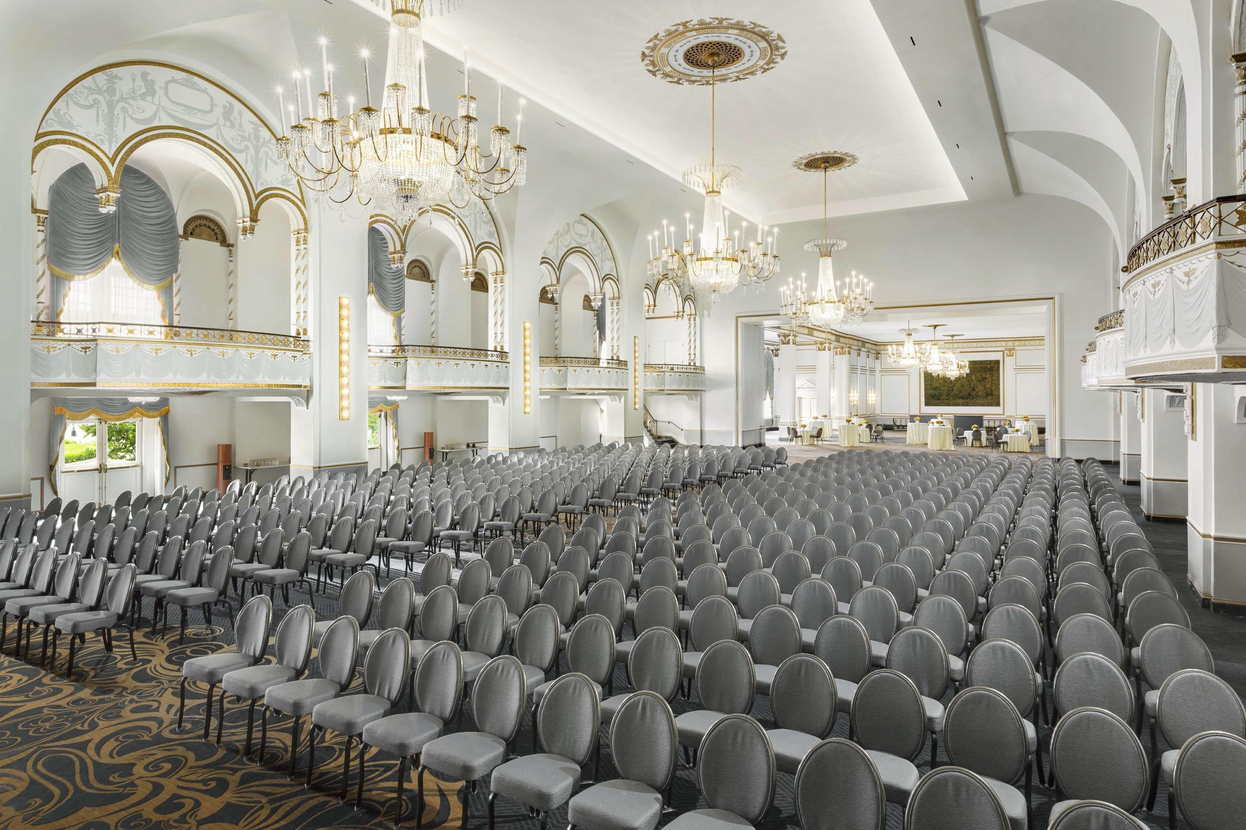 Hilton Park Plaza 4*