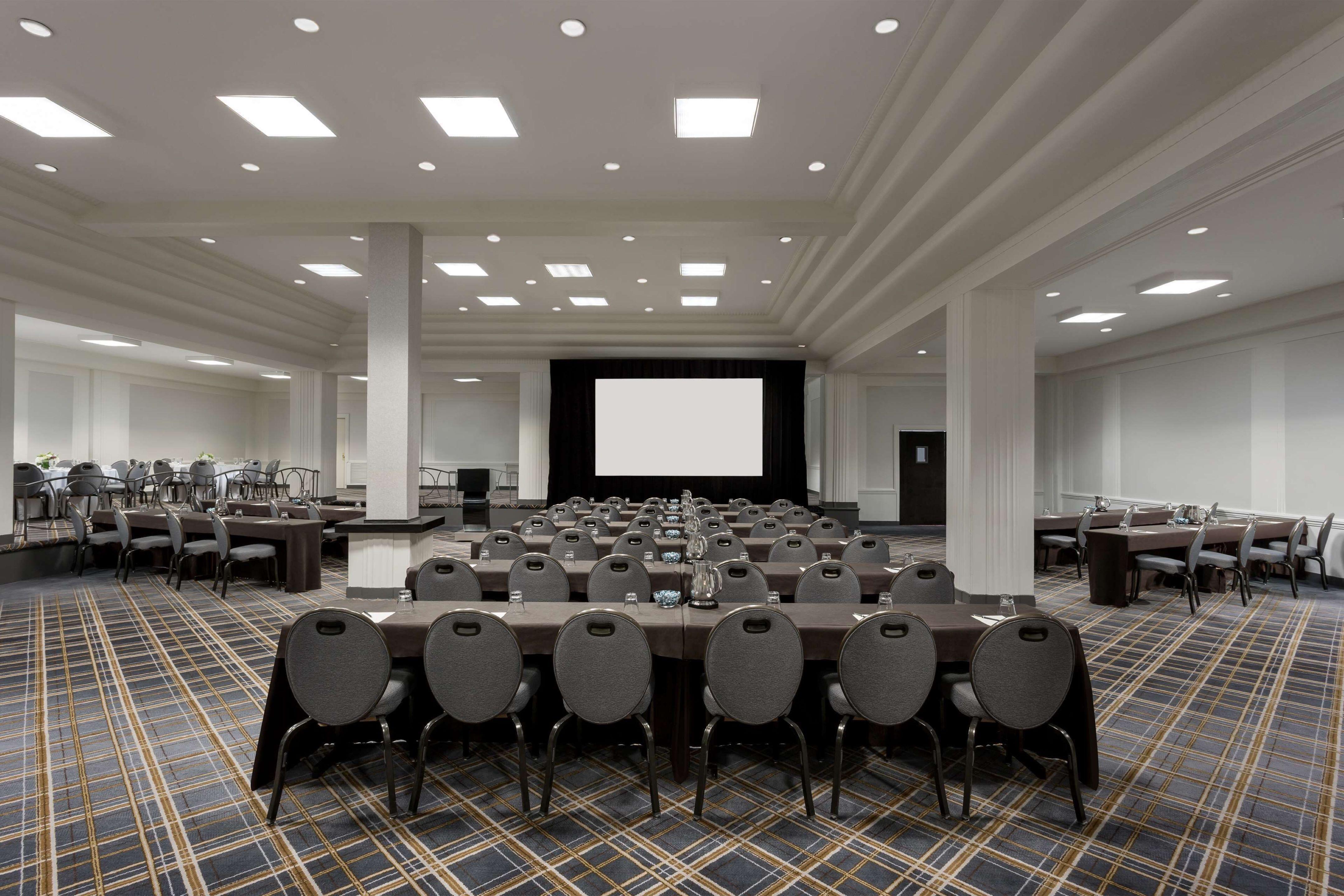 Hilton Park Plaza